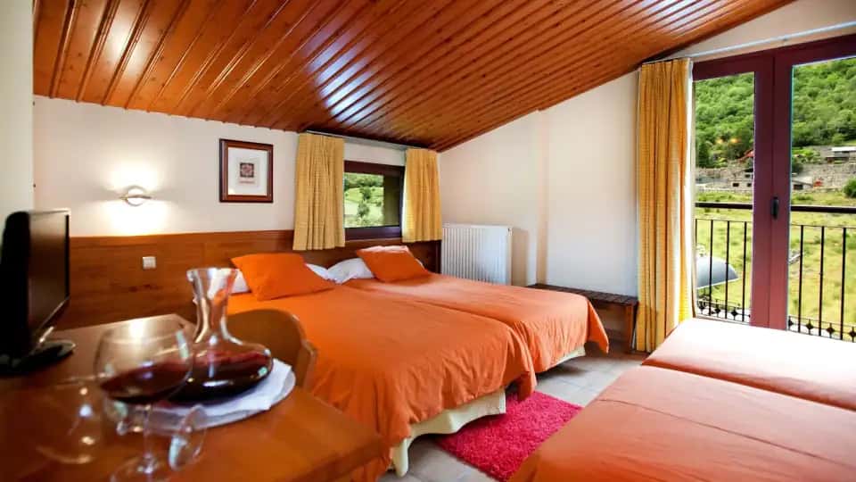 Mountain Suite - Boutique suite with separate living area, jacuzzi, and panoramic terrace