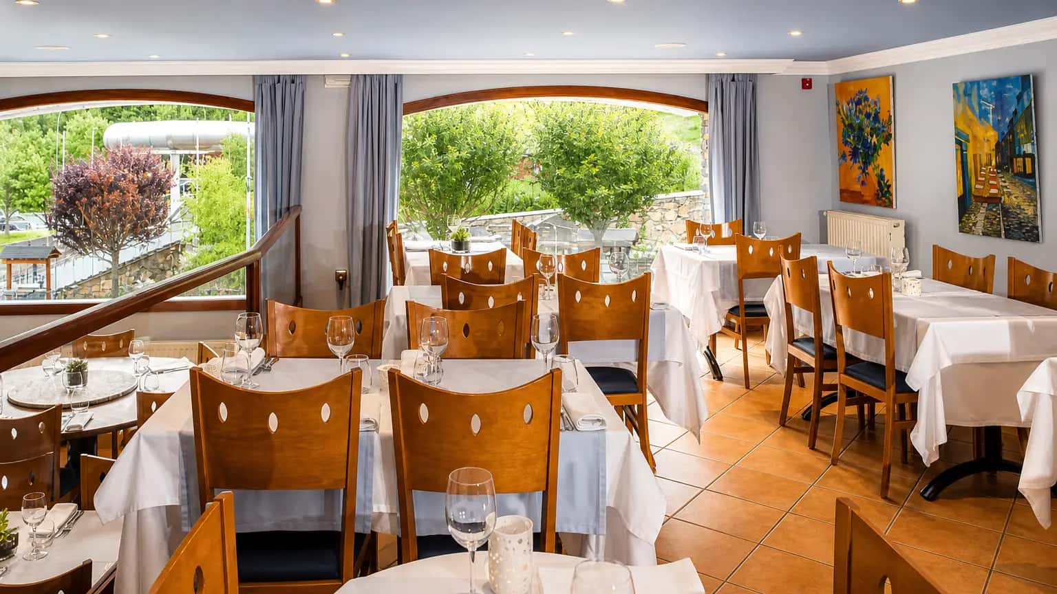 Restaurant Montané - Return from the mountain for relaxed service, quality Pyrenean ingredients and a considered wine list.